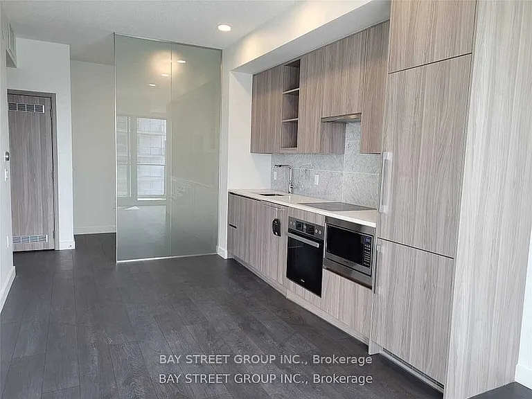 85 McMahon Dr #2501 — Photo 2