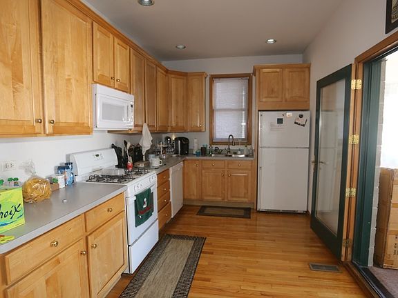 3rd image of 1940 W Diversey Pkwy APT Ig1-w