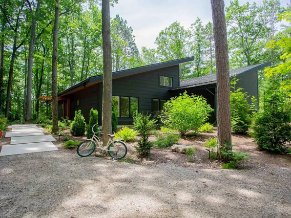 7103 Lake View Rdg, Lake Ann, MI 49650