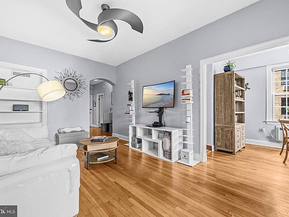 5th image of 2032 Belmont Rd NW APT 405