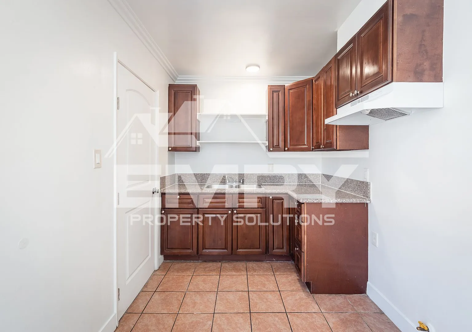 428 N Poplar Ave — Photo 3