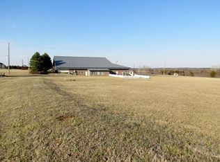 7627 SW 17th St, Topeka, KS 66615