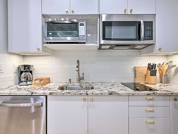 2nd image of 2324 S Green St #U4