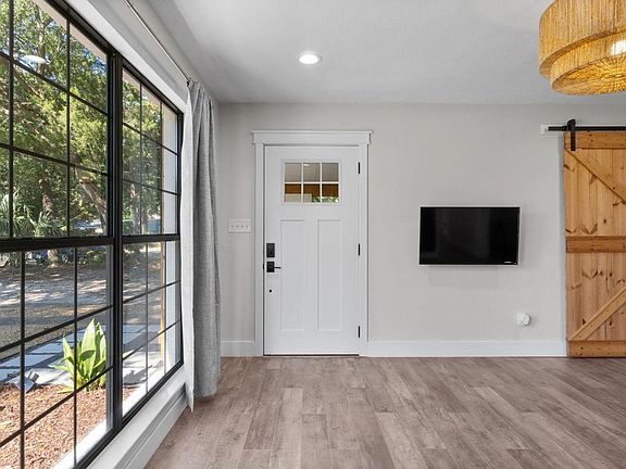 3rd image of 368 Osborne Dr