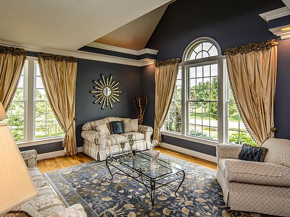 5th image of 7 Orchard Hill Dr
