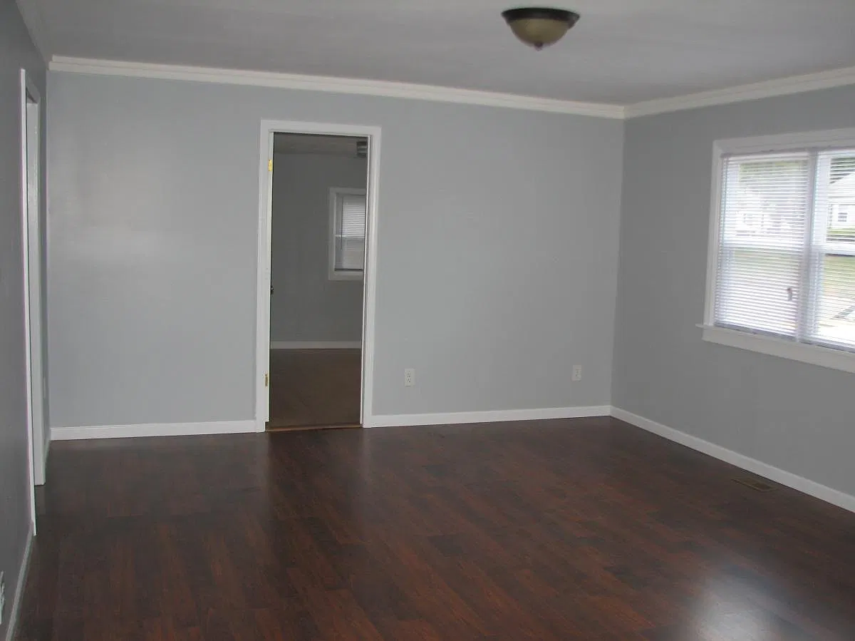 5 bed, 1500 sqft, $1,720 — Photo 2