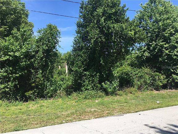 5th image of 586 Geraldine Dr