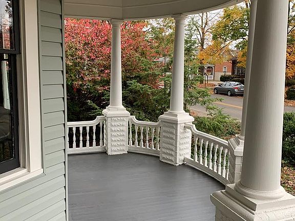 3rd image of 194 N High St