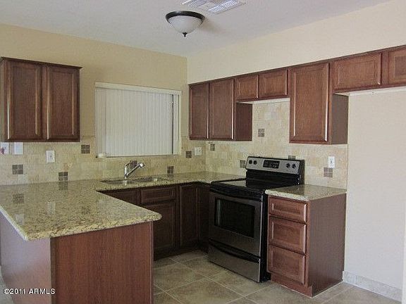 3rd image of 2954 E Larkspur Dr