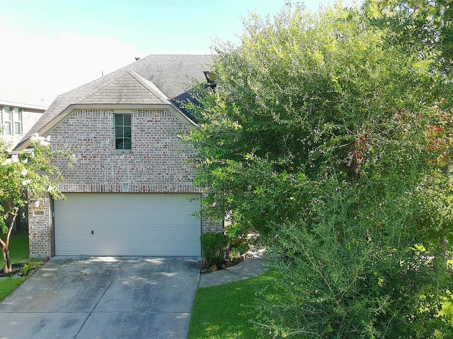 4 bed, 2.5 bath, 2767 sqft, $3,200 — Photo 2
