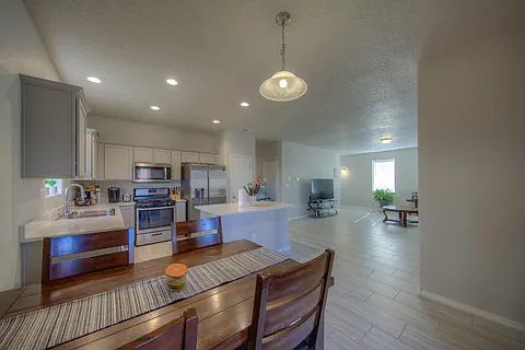 5th image of 4313 Skyline Loop NE