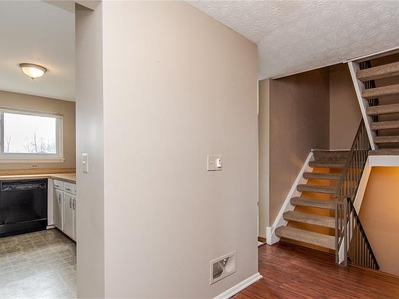 3rd image of 17 Brimsdown Cir