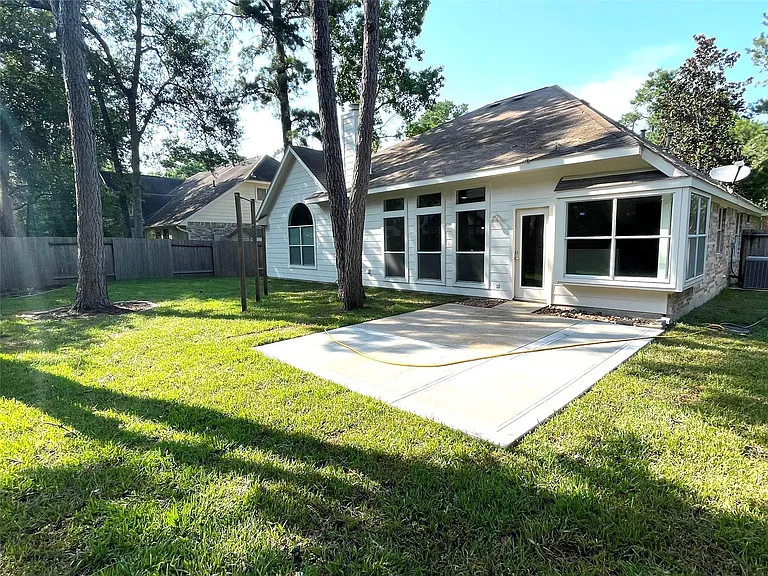 71 E Hobbit Glen Dr — Photo 2