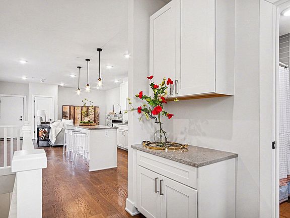 4th image of 826 Fairview Ave #4