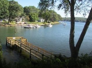 33 Laurel St, Niantic, CT 06357