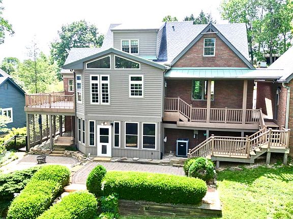 2nd image of 178 Saint Andrews Blvd