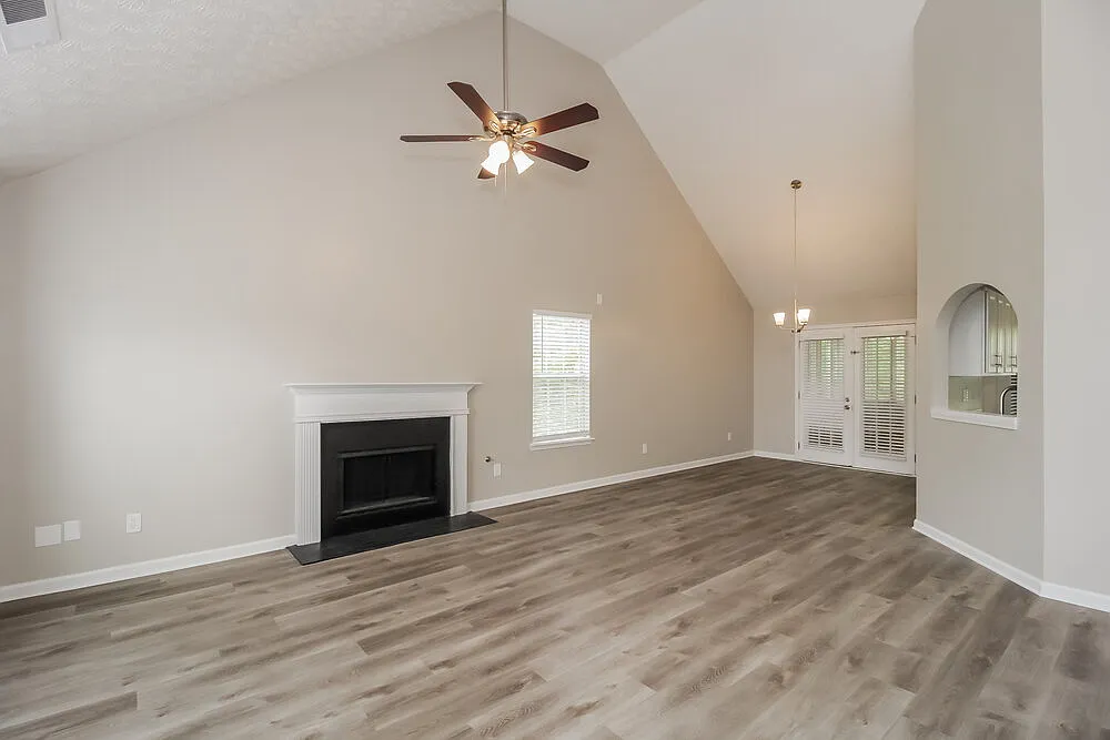 3 bed, 2.5 bath, 1737 sqft, $2,285 — Photo 4