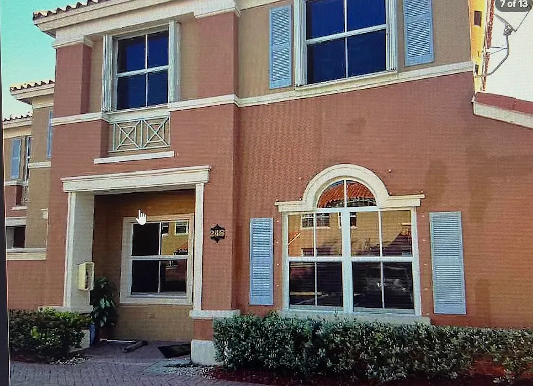 3 bed, 2.5 bath, 1350 sqft, $3,200 — Photo 1
