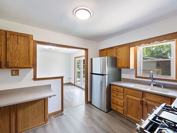 5th image of 322 Harmony Dr