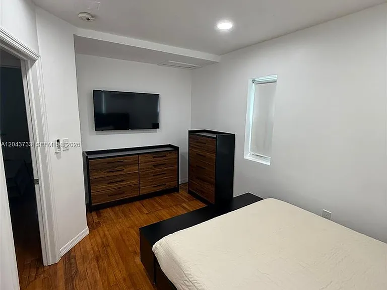 528 NE 70th St #TOP — Photo 5