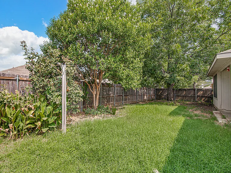 412 Dakota Dr — Photo 21