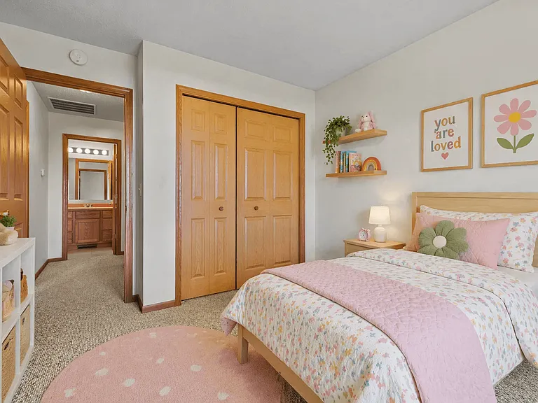 Woodland Creek Townhomes - Saginaw, MI — Photo 10