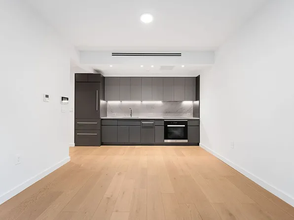 300 W 30th St APT 3F, New York, NY 10001