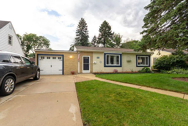 326 W Brookfield St photo 1