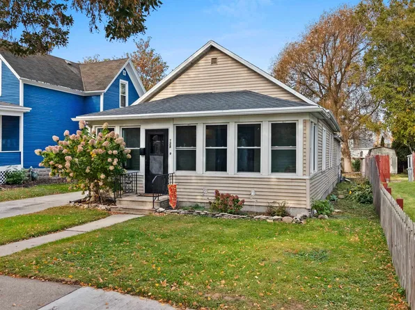 728 S Jefferson St, Green Bay, WI 54301