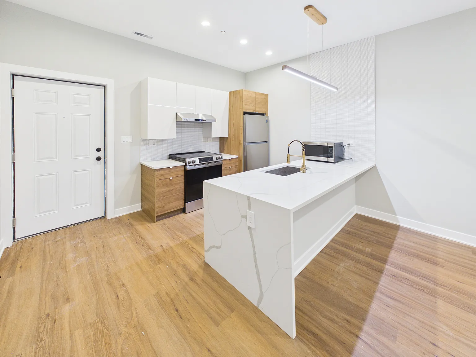 3 bed, 1315 sqft, $2,695 — Photo 3