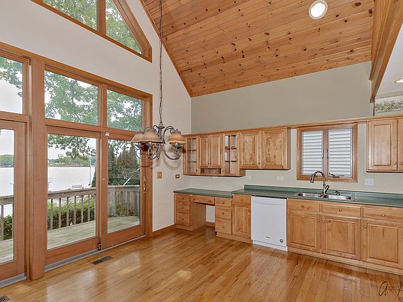 5th image of 33736 N Lake Shore Dr