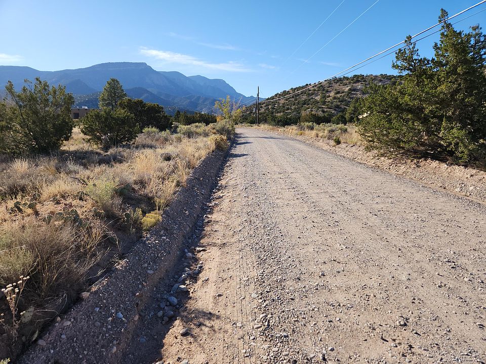2nd image of Rainbow Valley Rd