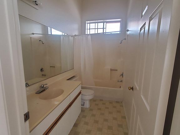 5th image of 1221 N Seward St #207