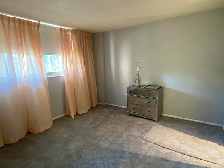 1731 SE 15th St #202 — Photo 8