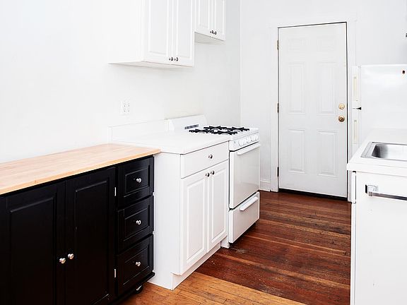 4th image of 3817-23 N Greenview Ave #2E