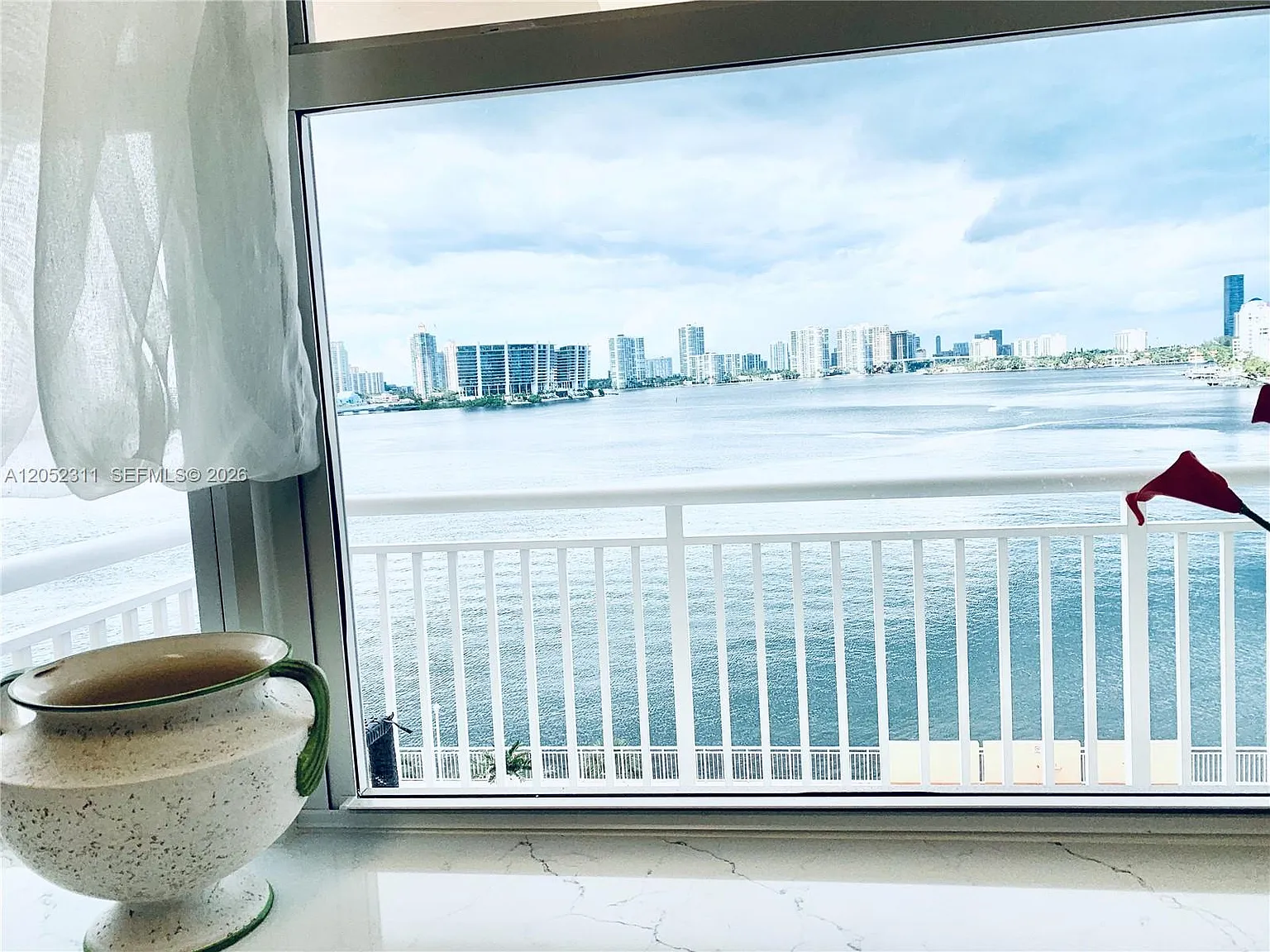 Winston Towers 200 — Photo 2