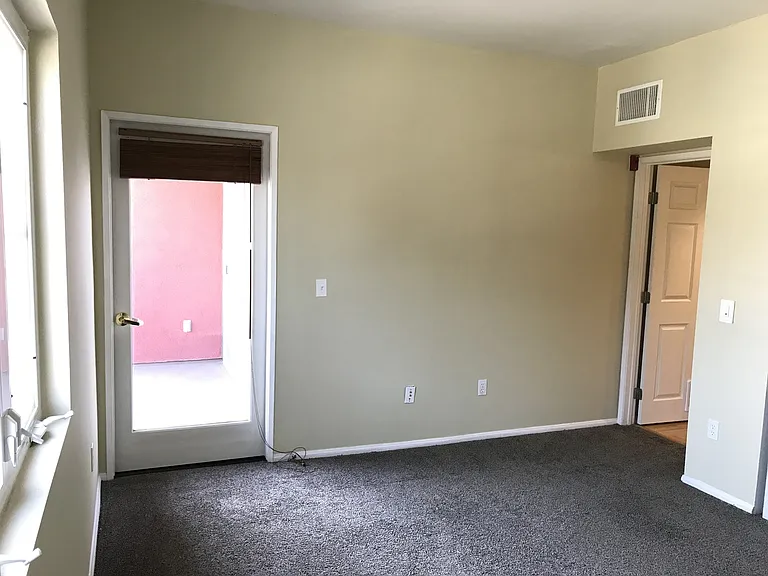 11124 Burbank Blvd #201 — Photo 21