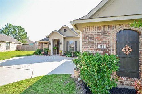 2nd image of 410 Blackwood Cir