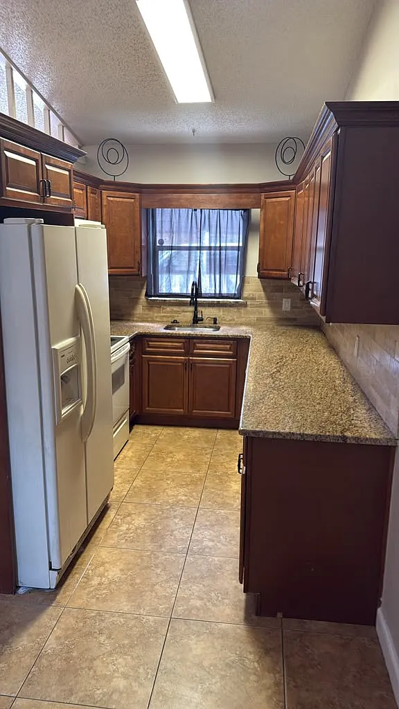 2 bed, 1054 sqft, $1,700 — Photo 3