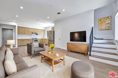 102 Marion Blvd Photo 1