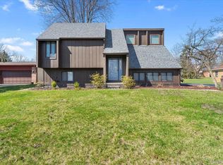 27780 Johnson Rd, Grosse Ile, MI 48138