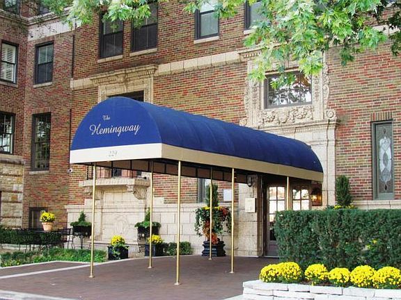 2nd image of 229 Ward Pkwy APT 1005A