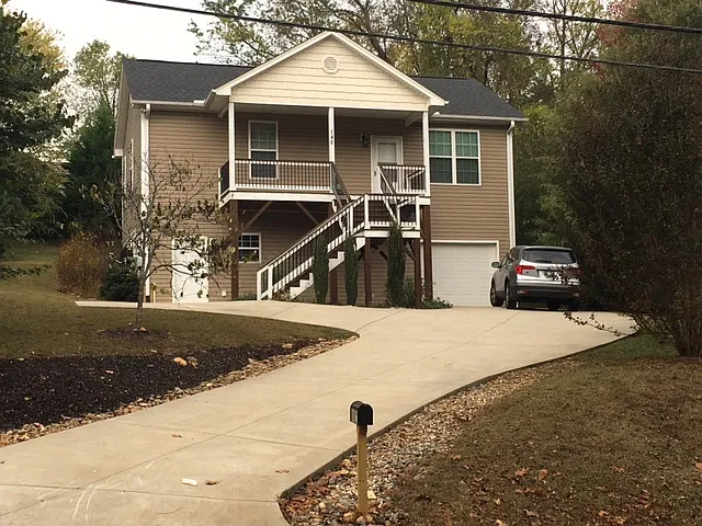 Elkwood Ave