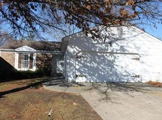 433 NW Sherwood Dr, Blue Springs, MO 64014