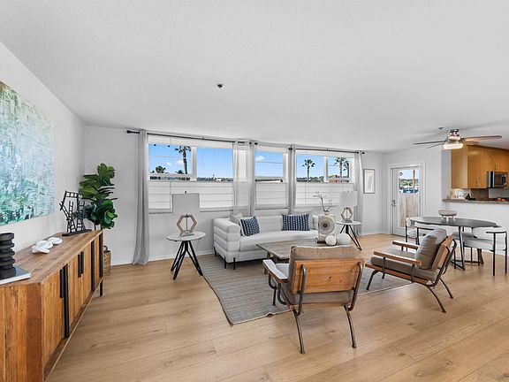 3rd image of 924 Hornblend St #31