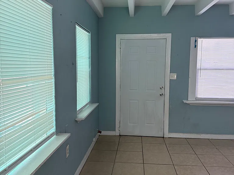 101 S Howard St #14 — Photo 8