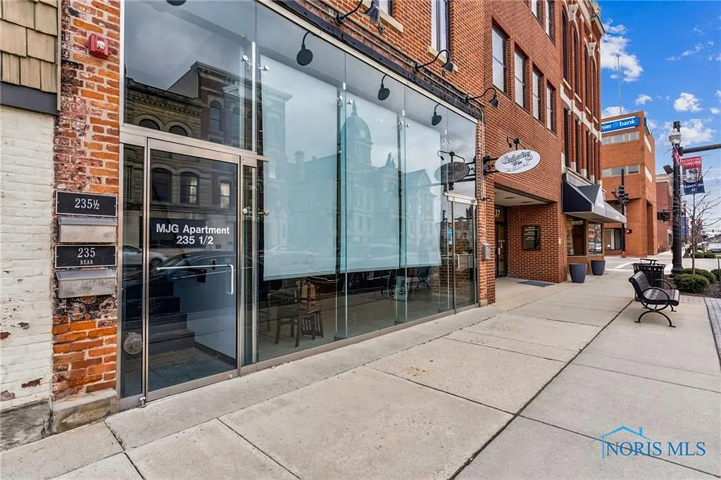 2 bed, 1.5 bath, 1250 sqft, $2,750 — Photo 1