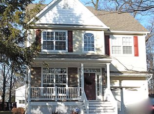 31 Hickory St, Metuchen, NJ 08840