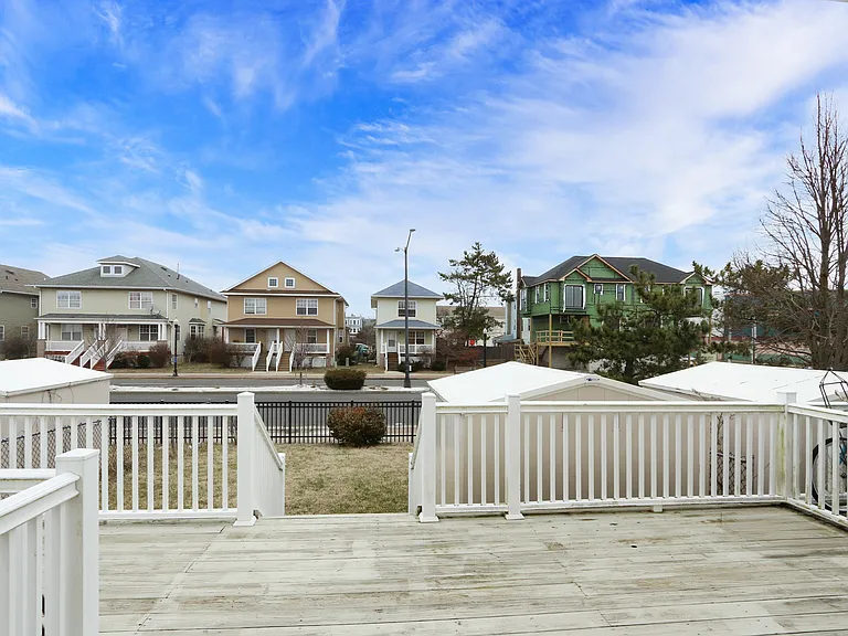107 Chesapeake Bay Ct — Photo 18
