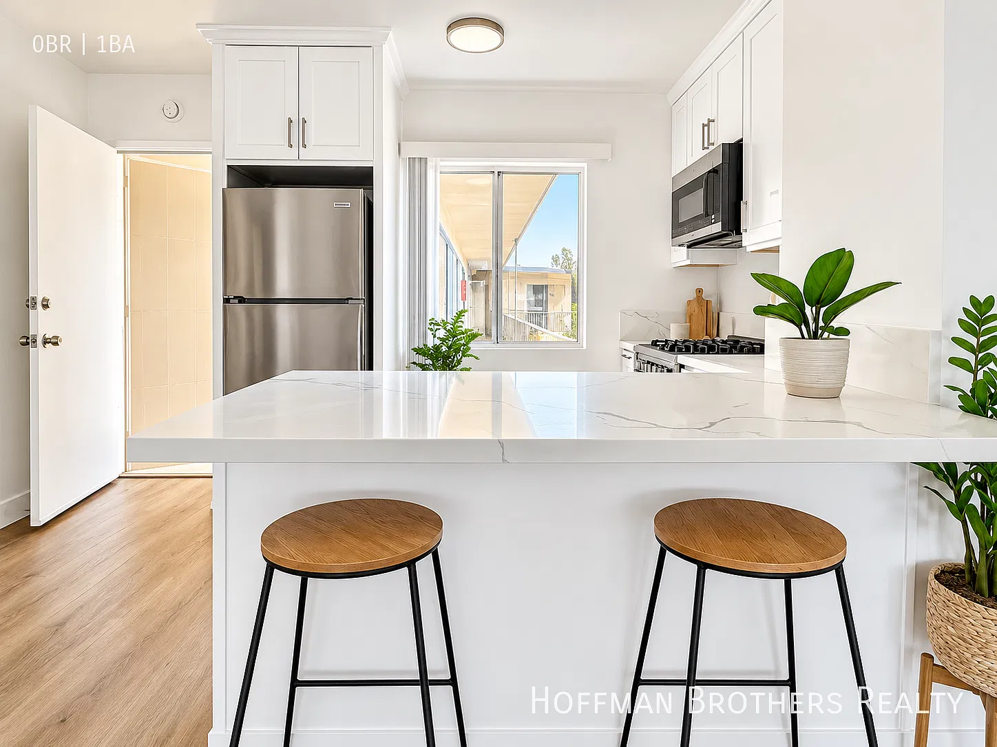 **1 Month Free**Freshly Renovated Studio With Modern Appliances & On-Site Manager — Photo 4